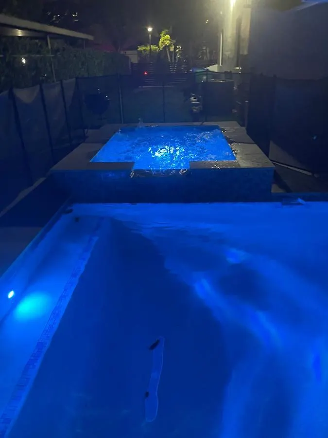 Design District 4 Bedroom Pool *