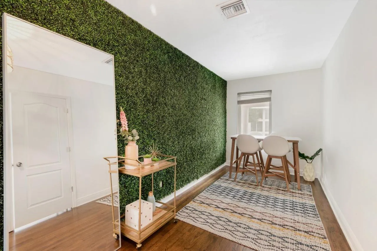 Apartment Roami At Bayview Place