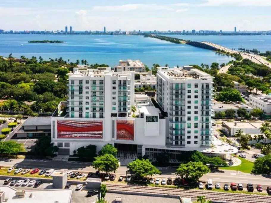 Apartment Design District, View Of The Bay - Miami