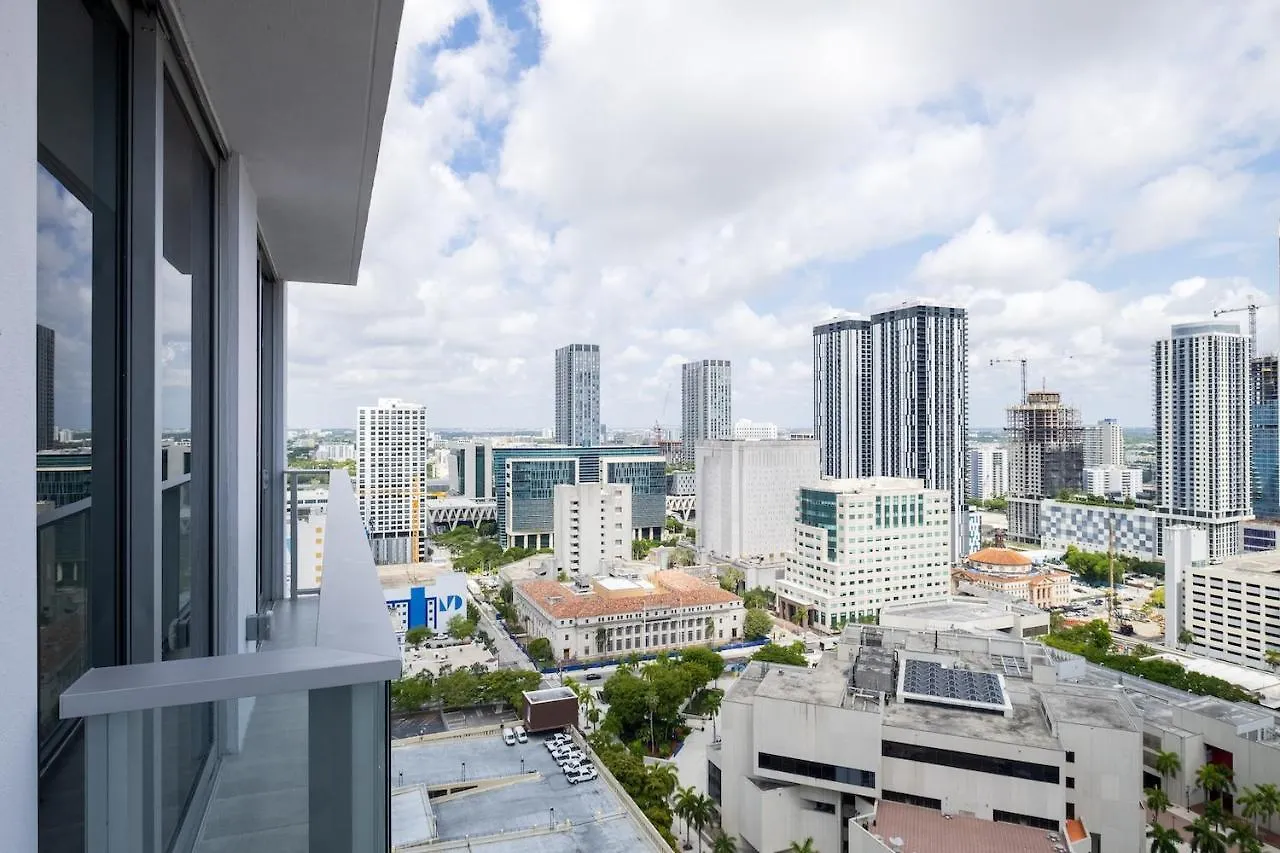 Apartment Fabulous With Pool, Gym, Lounge - Prime Location, *