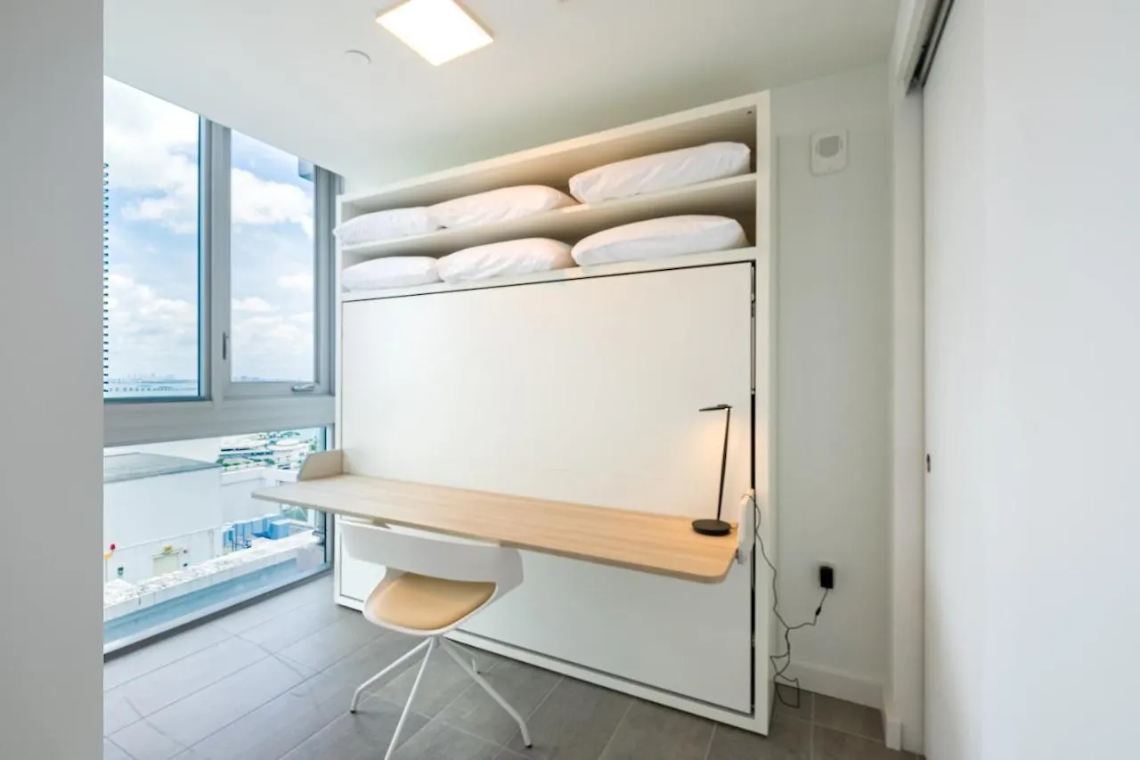 Apartment Fabulous With Pool, Gym, Lounge - Prime Location, *