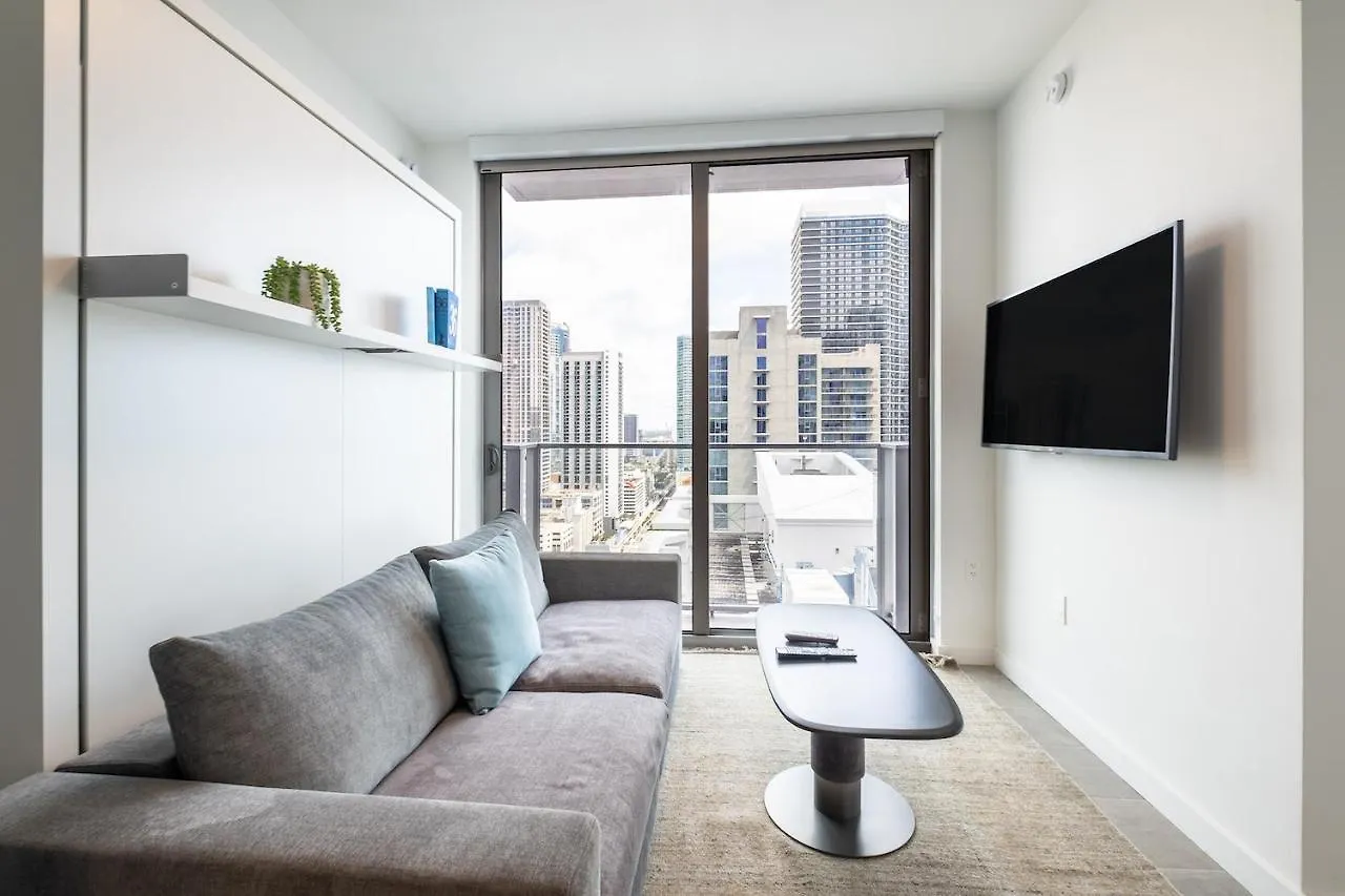 Apartment Fabulous With Pool, Gym, Lounge - Prime Location, *