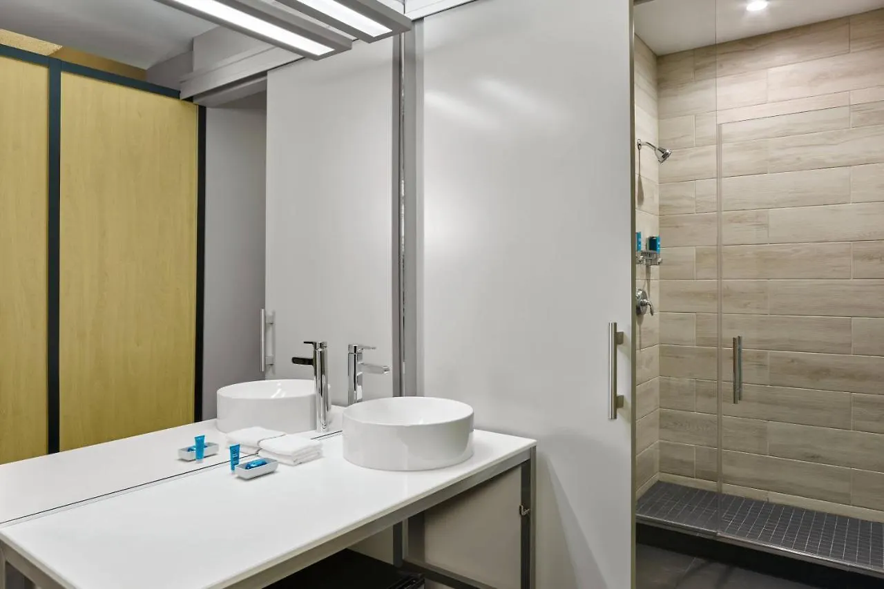 Hotell Aloft Miami Airport 3*