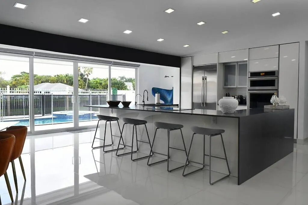 Luxurious With Bbq, Hot Tub, Heated Pool & Wifi - L36 Holiday home Miami