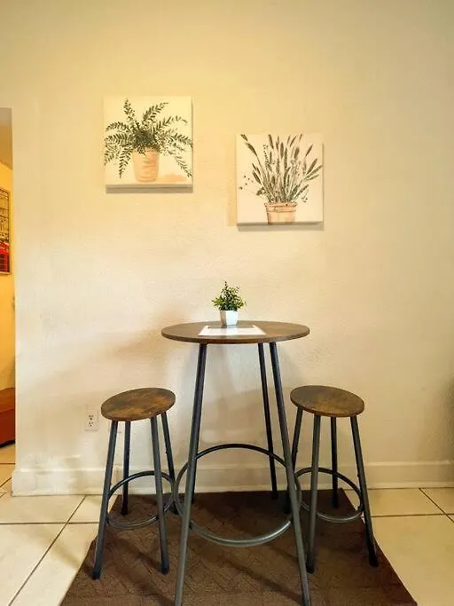 Apartment Cozy 1-bedroom In