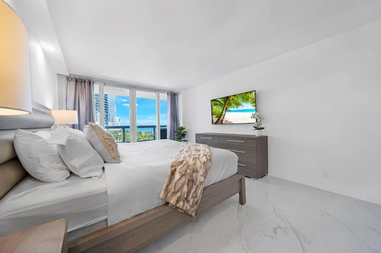 Beyond The Biscayne Bay Apartment *