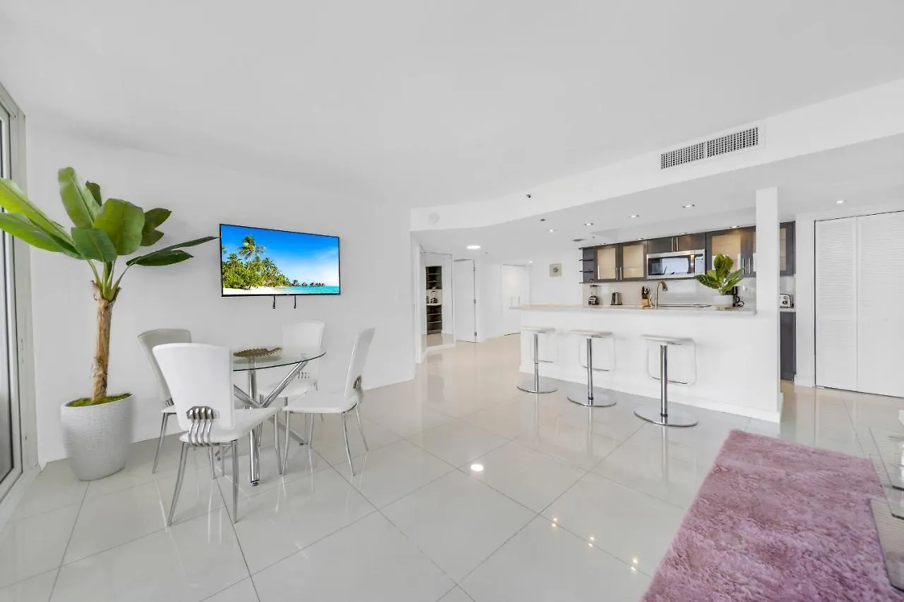 Flamingo Dream Biscayne Bay Apartment *