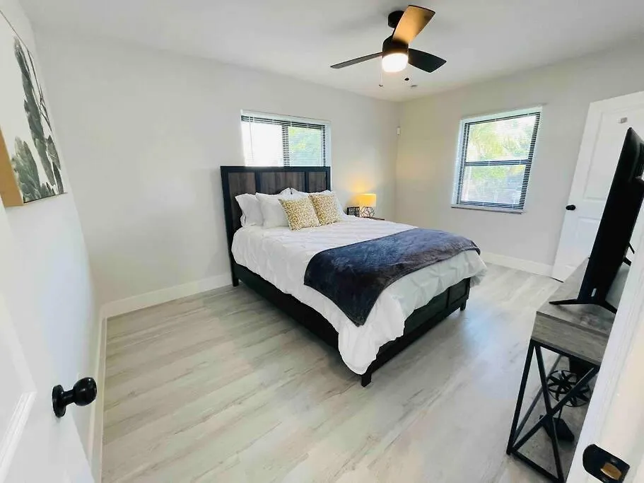 Charming 2 Bedroom Near Calle Ocho Kasey Center Downtown Beaches * מיאמי