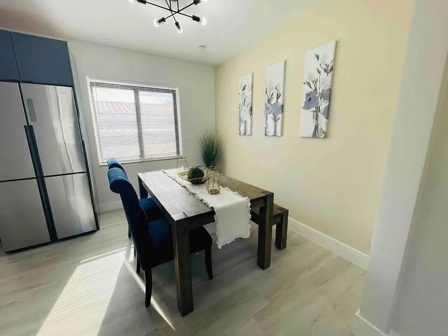 Charming 2 Bedroom Near Calle Ocho Kasey Center Downtown Beaches * מיאמי