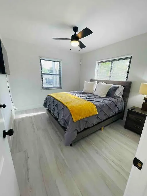 Charming 2 Bedroom Near Calle Ocho Kasey Center Downtown Beaches בית נופש מיאמי