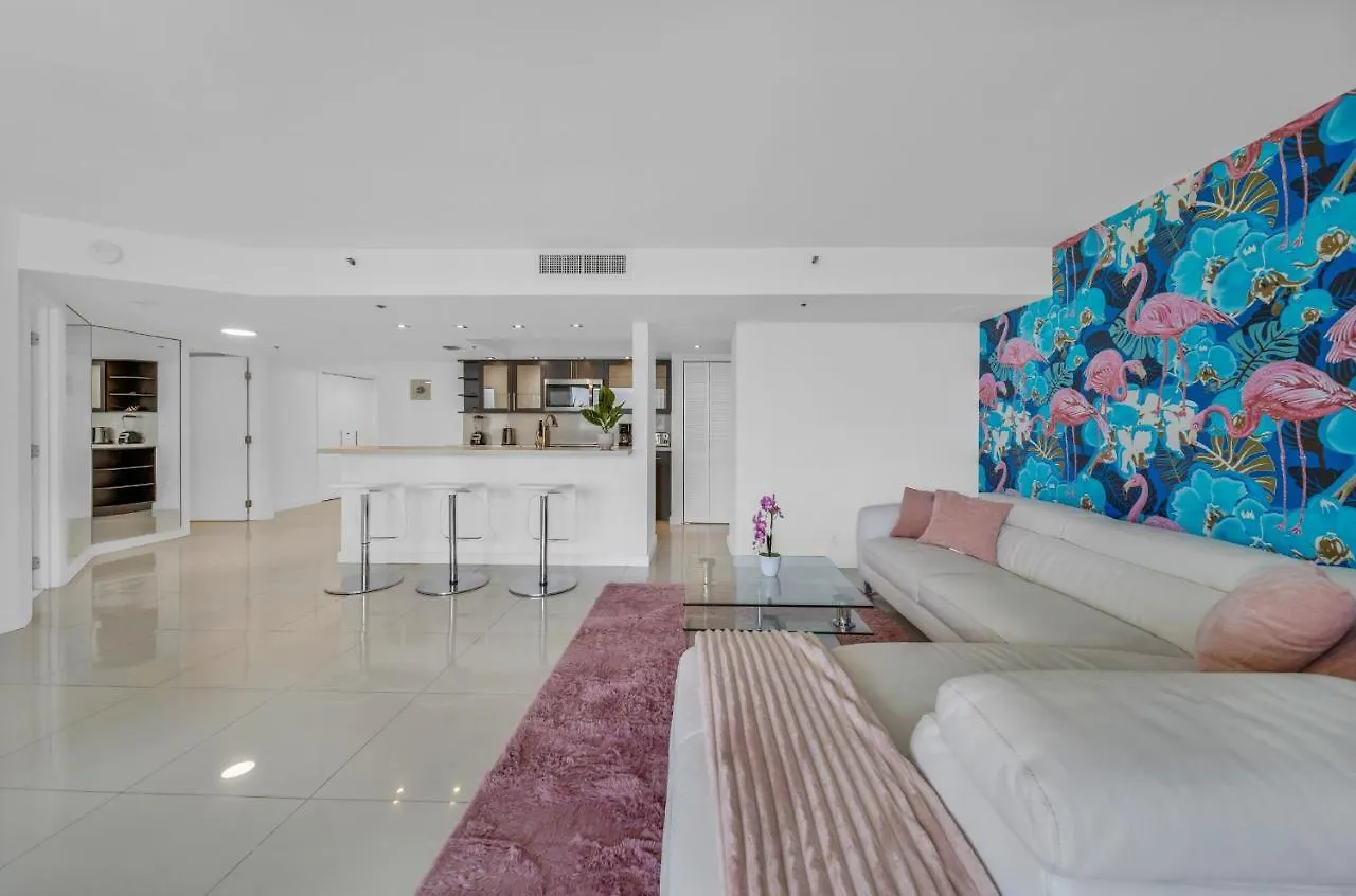 Flamingo Dream Biscayne Bay Apartment *