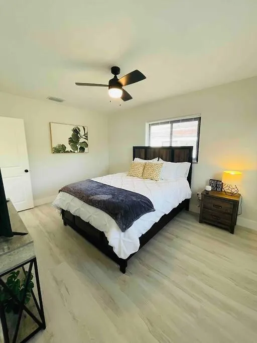 Charming 2 Bedroom Near Calle Ocho Kasey Center Downtown Beaches בית נופש מיאמי