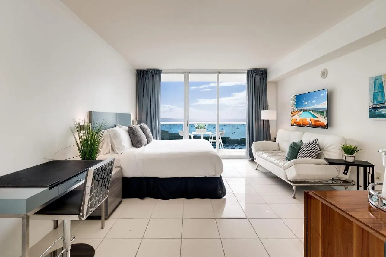 Ocean View Balcony Steps From Restaurants, Peacock Park & Marina Miami