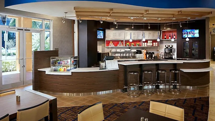 Courtyard Miami Dadeland 3*