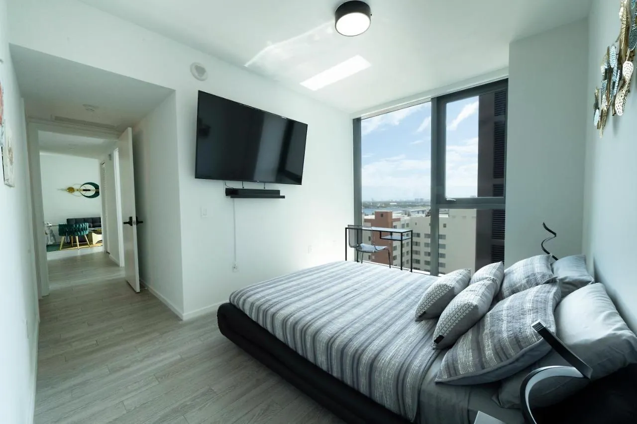 Luxury 2'2 Brickell Downtown Apartment *