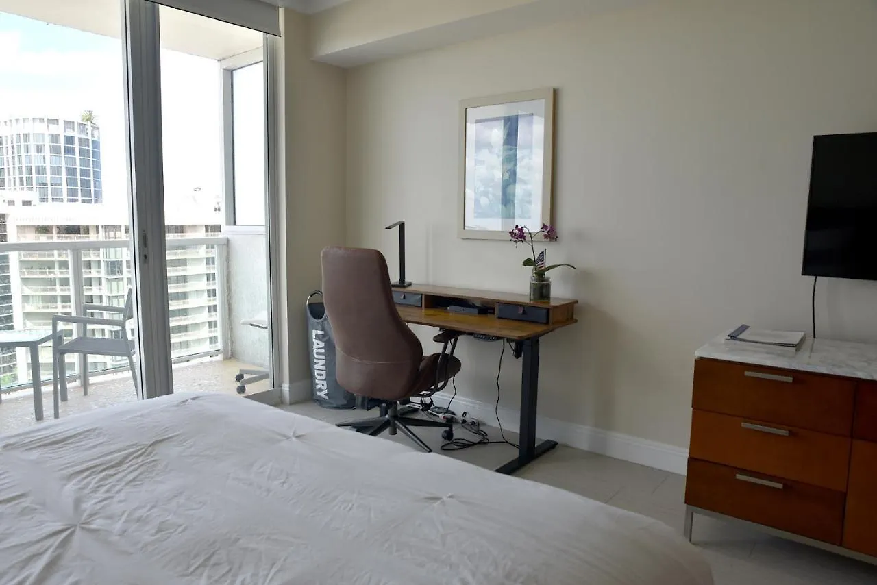 Amazing - Walking Distance To Cocowalk Apartament *