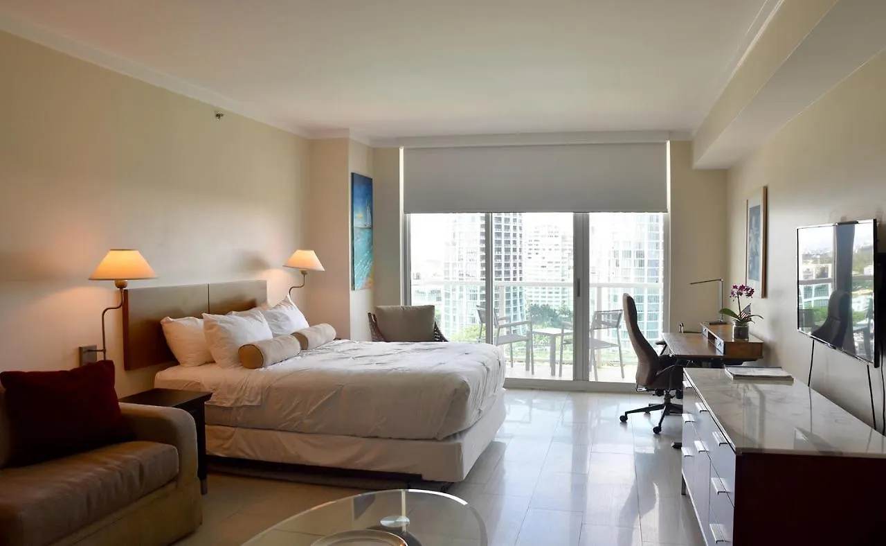 Amazing - Walking Distance To Cocowalk Apartment