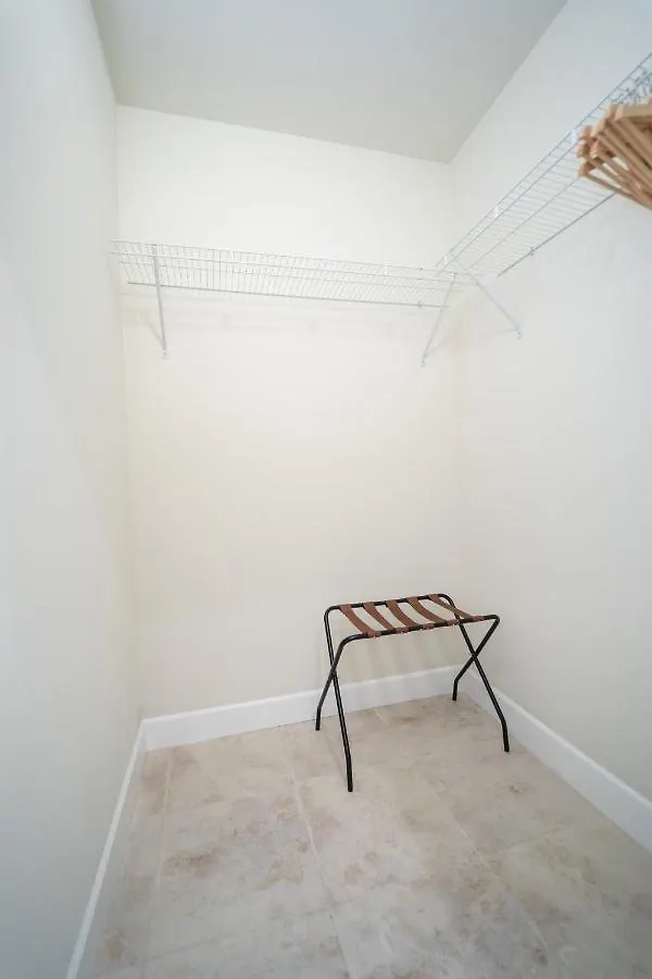 Luxury Vacation! Next To Wynwood & Design District Apartment