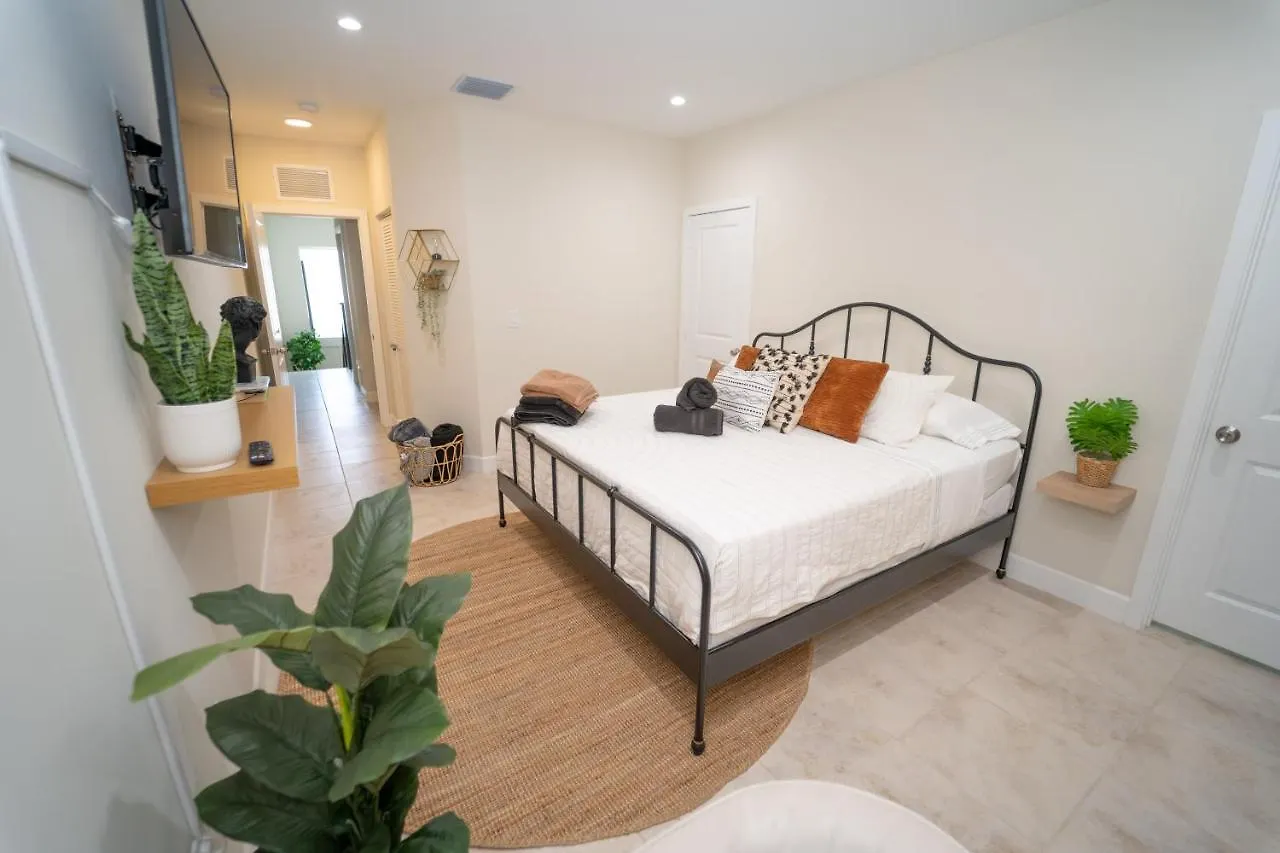 Luxury Vacation! Next To Wynwood & Design District Apartment Miami