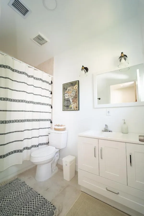 Luxury Vacation! Next To Wynwood & Design District Apartment Miami