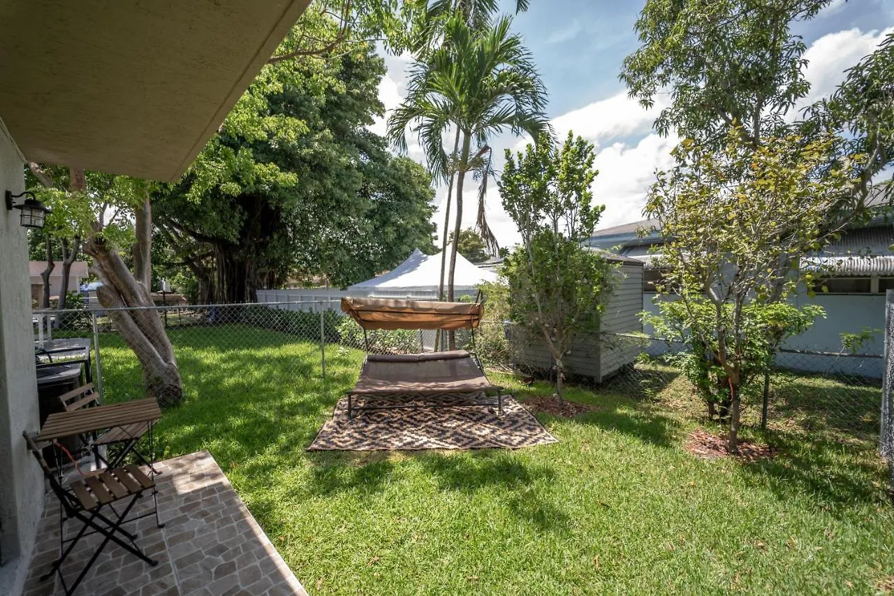 Luxury Vacation! Next To Wynwood & Design District Apartment