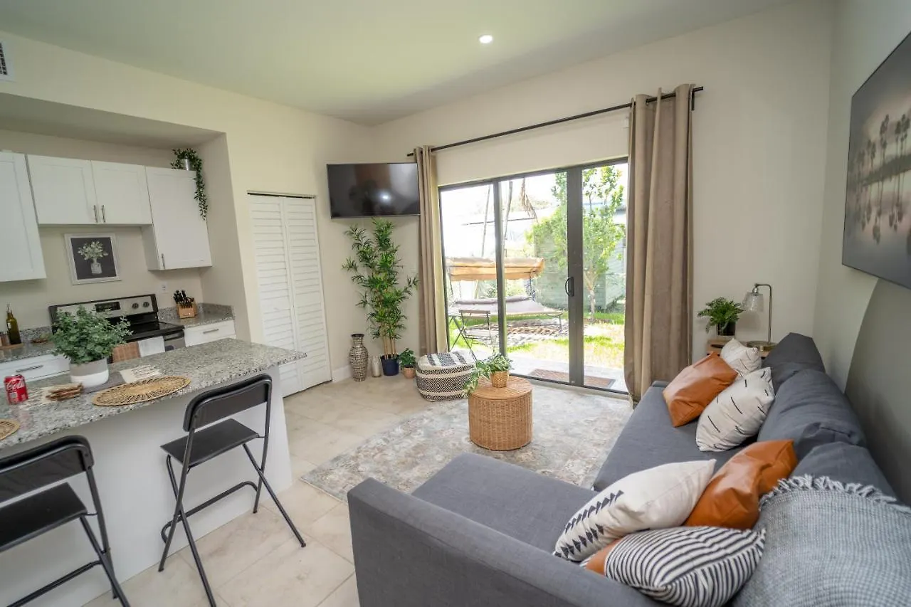 Luxury Vacation! Next To Wynwood & Design District Apartment *