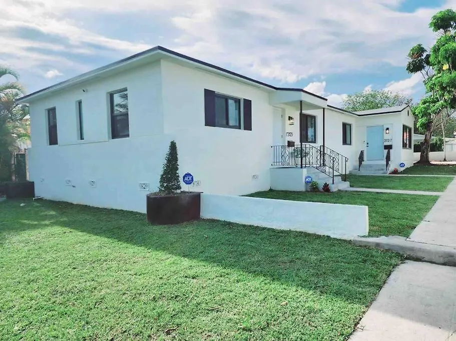 Charming 2 Bedroom Near Calle Ocho Kasey Center Downtown Beaches * מיאמי