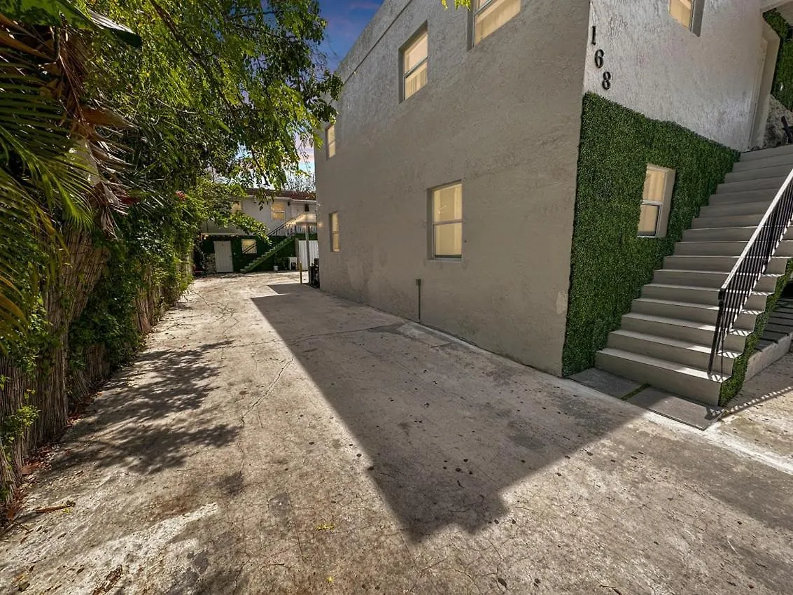 Vacay Spot Wynwood Jungle Getaway *