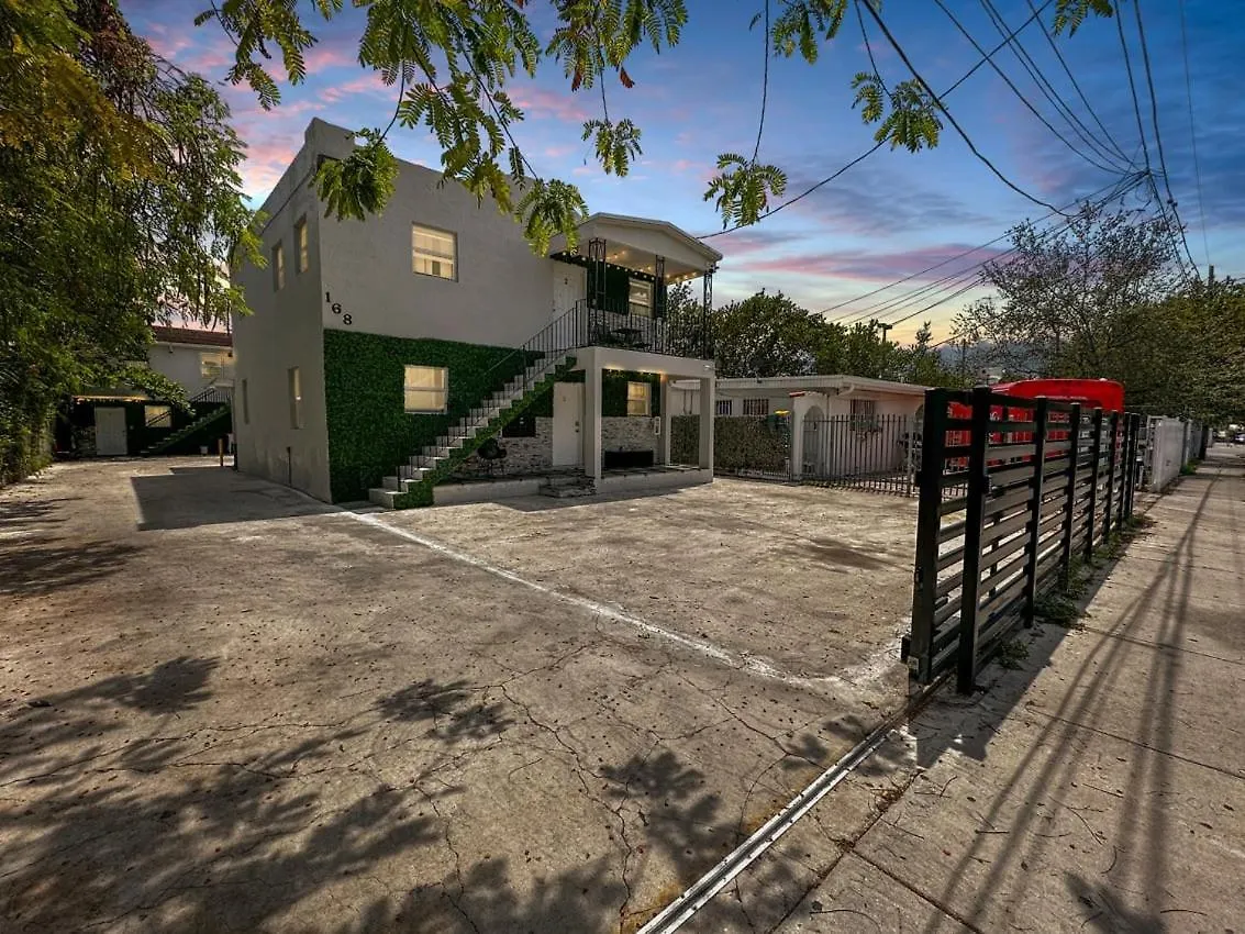 Vacay Spot Wynwood Jungle Getaway, Shower Massage Jets, Bbq, Patio Led Vibes, Prime Loc! 6 Blocks Away From Bars, Nite Clubs, Res, Shops Διαμέρισμα