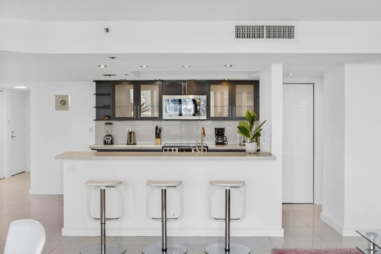 Flamingo Dream Biscayne Bay Apartment *