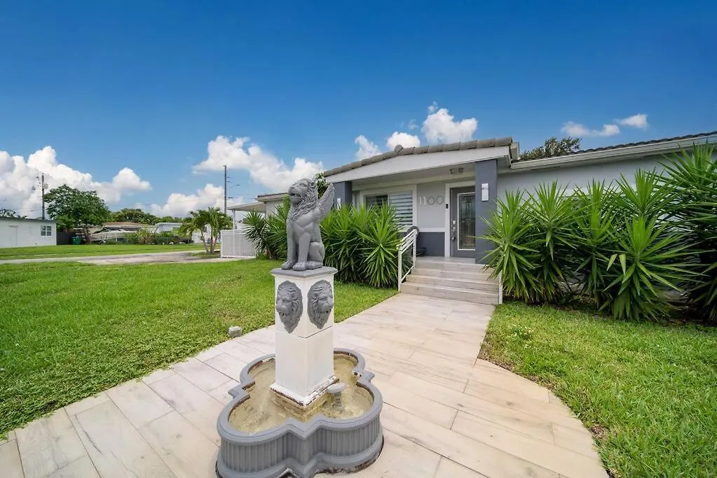 Sunny Retreat, 4br House With Private Pool, Family Friendly, Min From Airport & Beaches *