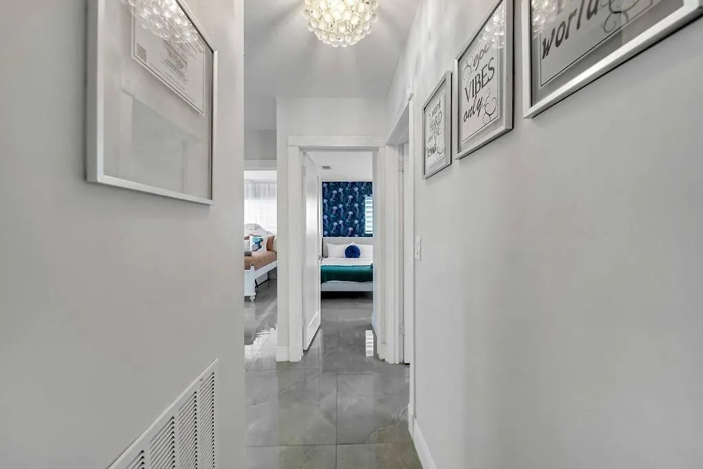 Sunny Retreat, 4br House With Private Pool, Family Friendly, Min From Airport & Beaches Holiday home