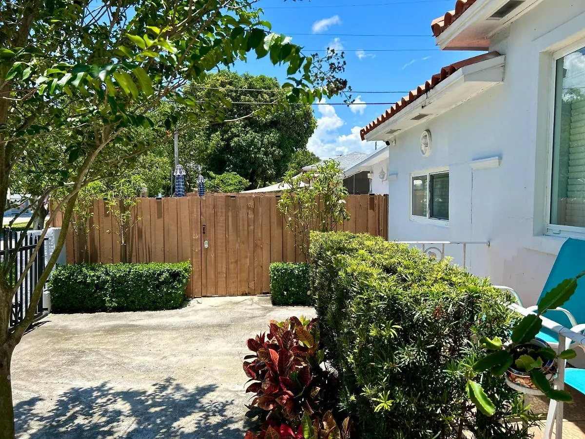 度假居 Main House 3 Bed 2 Bath & 1 Bed 1 Bath