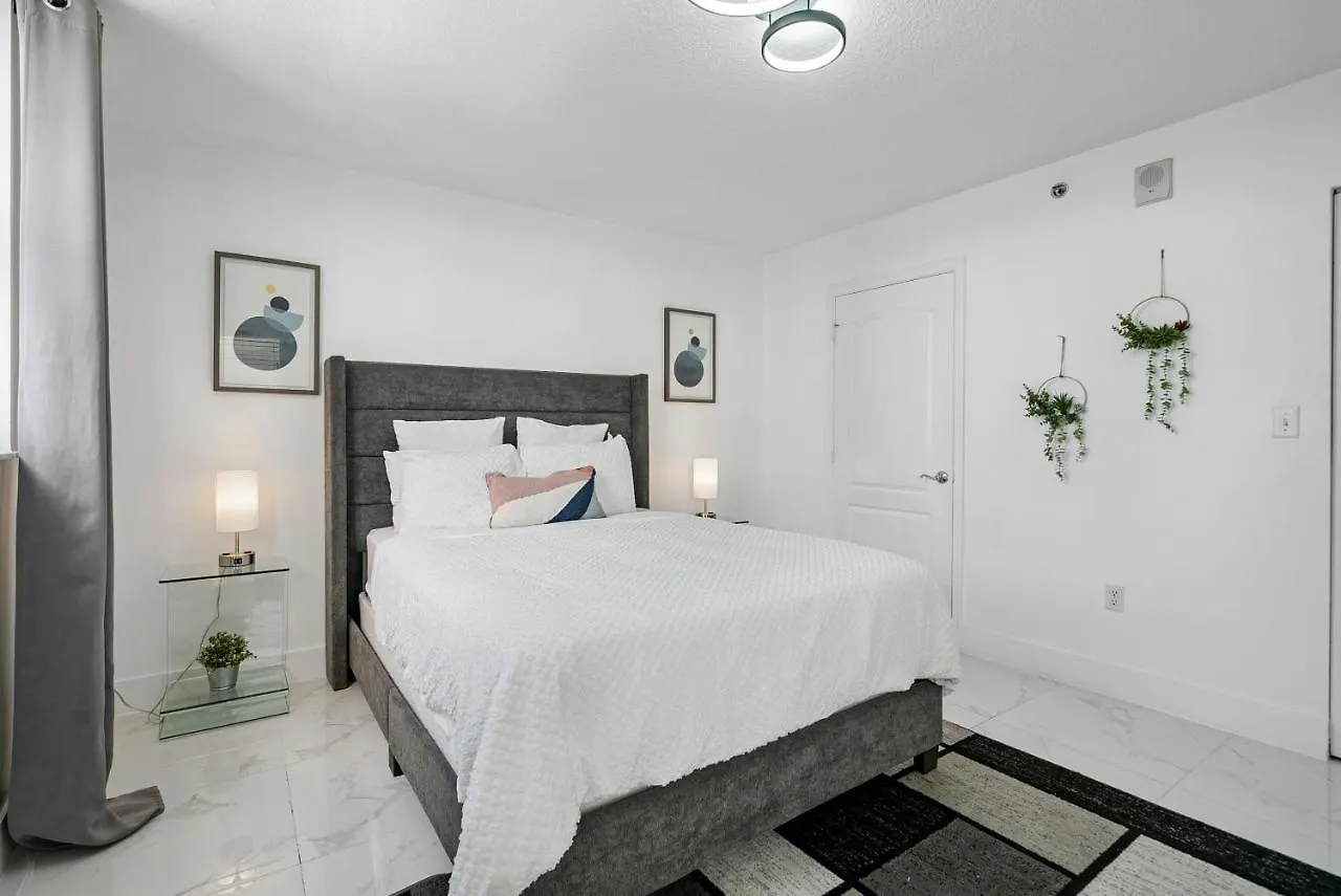 Awesome Penthouse Apt Brickell W/pool Miami