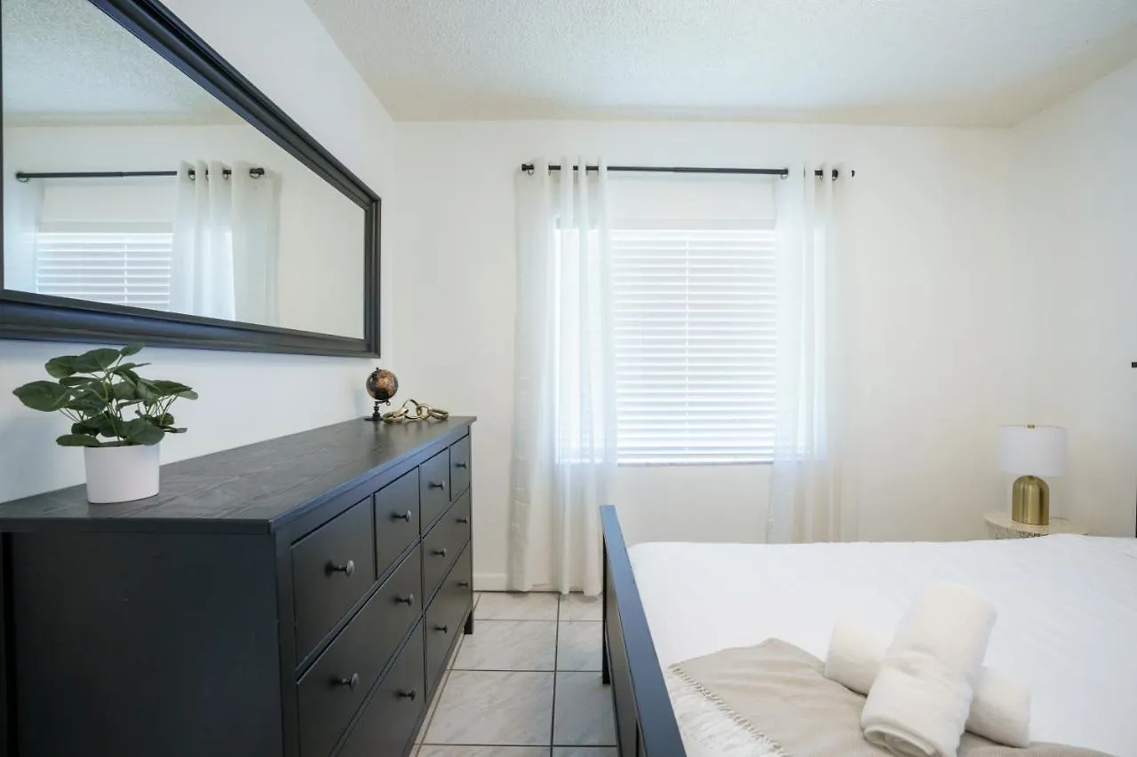 Modern 2 Bedroom In The Heart Of Wynwood Art District Miami