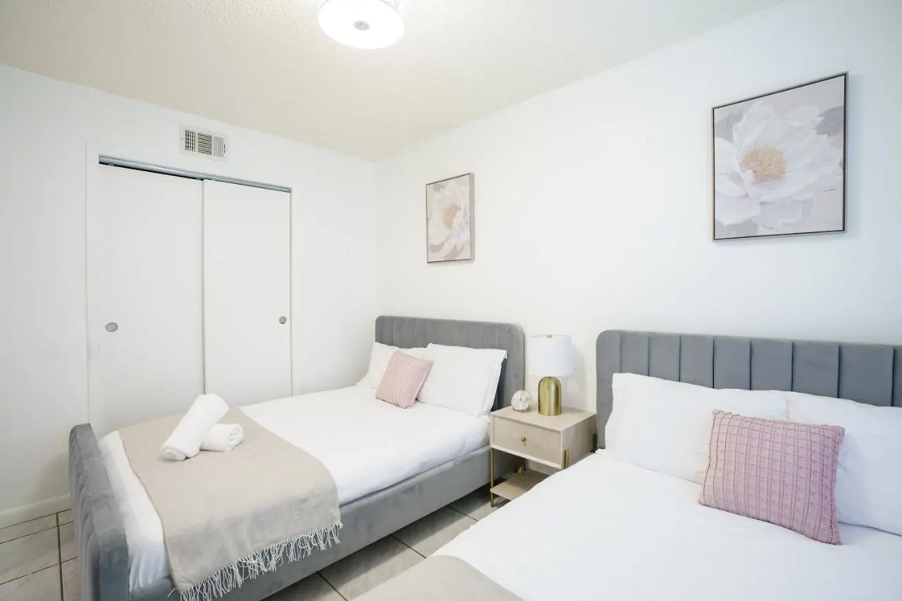 Modern 2 Bedroom In The Heart Of Wynwood Art District Apartment Miami
