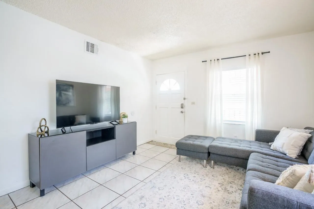 Modern 2 Bedroom In The Heart Of Wynwood Art District * Miami