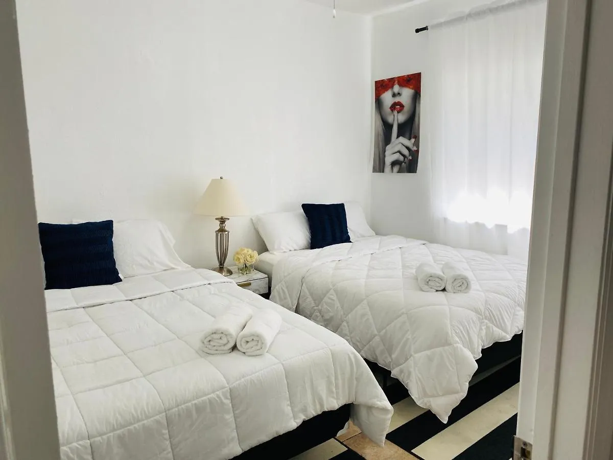 Villa Xanadu 10 Mins To South Beach! 3 Bedroom Miami