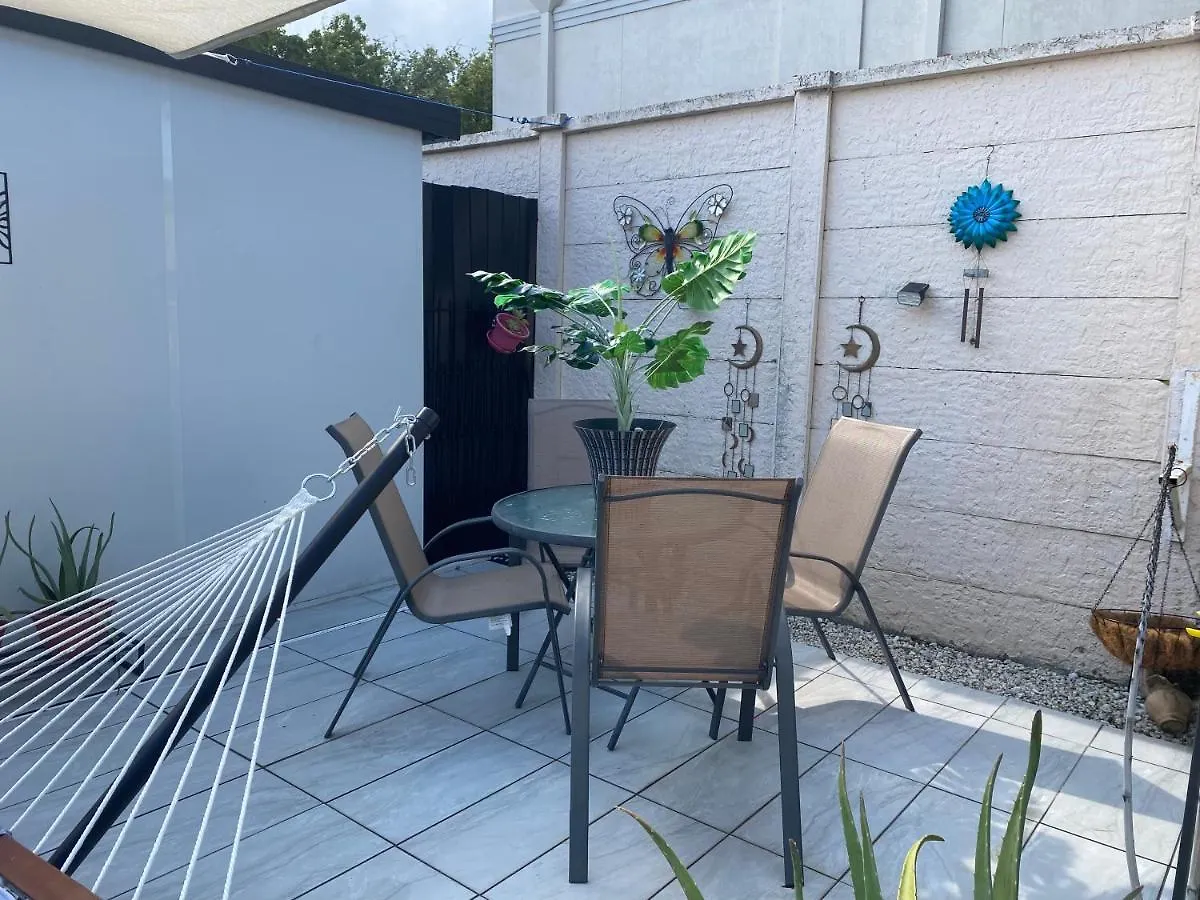 Bed & Breakfast Tiny Place W Private Hot Jacuzzi 7 Min To International Airport *