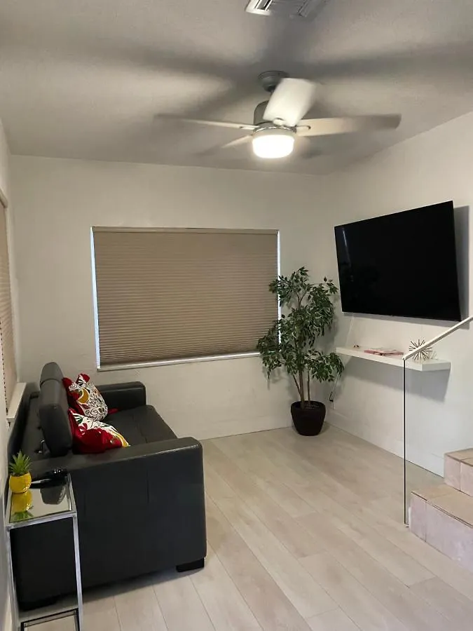 Comfortable Modern Apartment- Location. Apartmán *