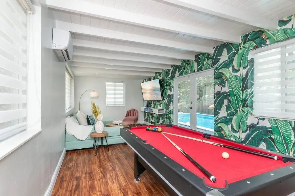 Villa La Playita 4-br Heated Pool 16 Guests Miami