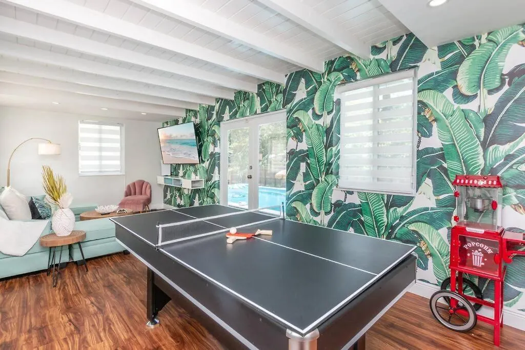 Villa La Playita 4-br Heated Pool 16 Guests Miami