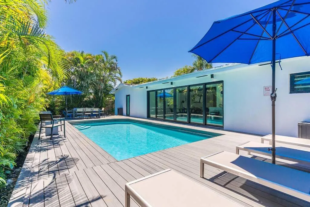 Heated Pool Modern 5 Bedrooms House 10 Minutes To The Ocean