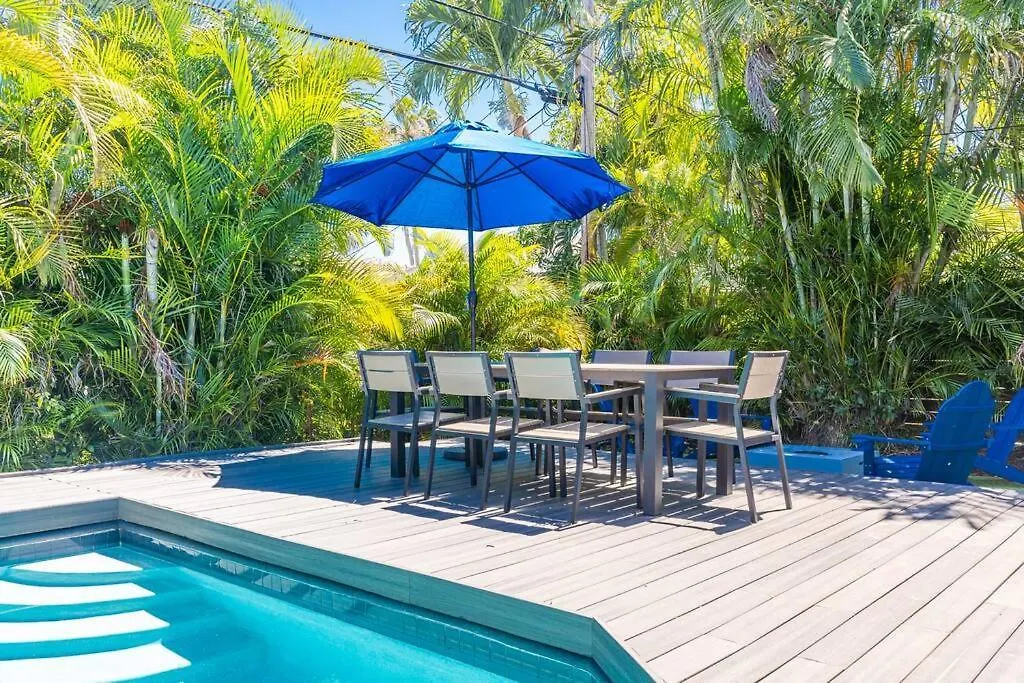 Heated Pool Modern 5 Bedrooms House 10 Minutes To The Ocean Holiday home