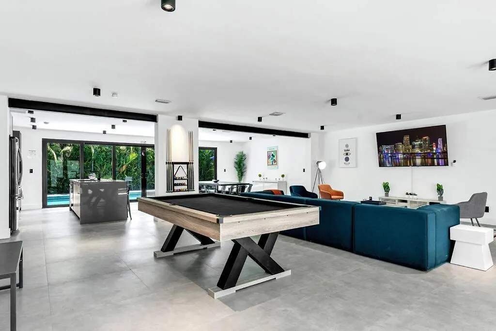 Heated Pool Modern 5 Bedrooms House 10 Minutes To The Ocean Holiday home *