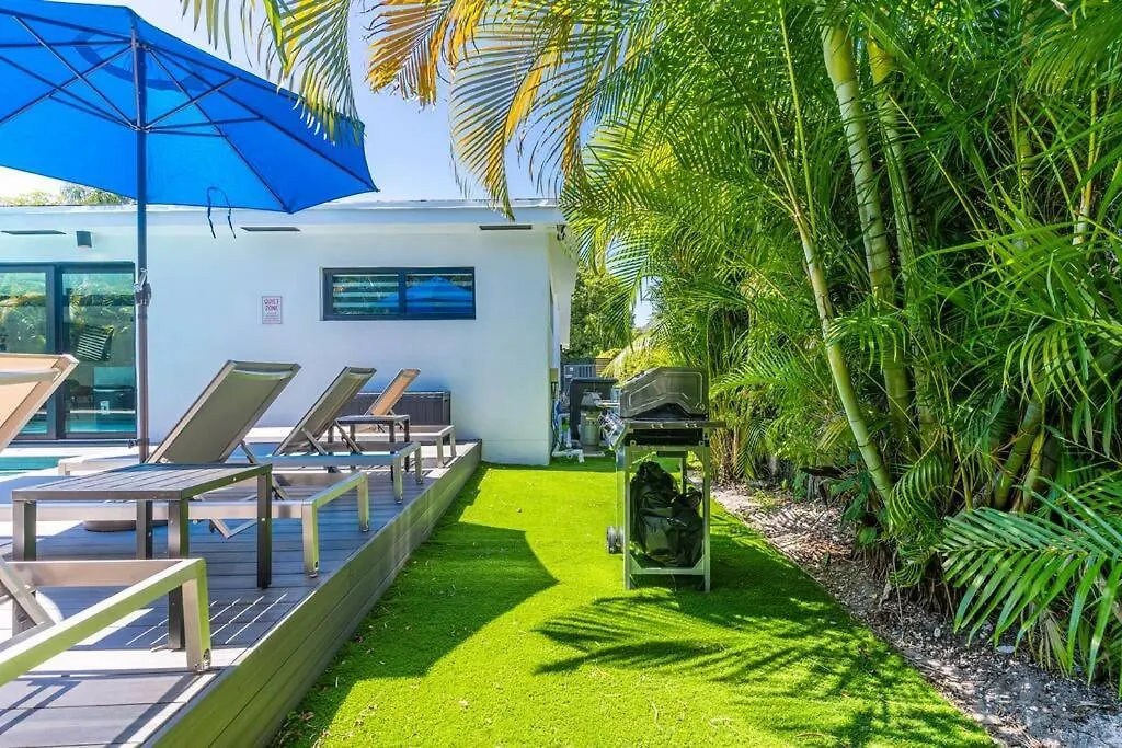 Heated Pool Modern 5 Bedrooms House 10 Minutes To The Ocean *