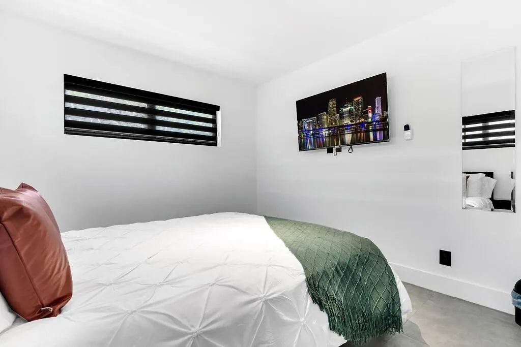 Heated Pool Modern 5 Bedrooms House 10 Minutes To The Ocean