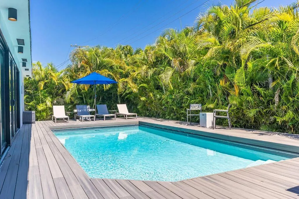 Heated Pool Modern 5 Bedrooms House 10 Minutes To The Ocean