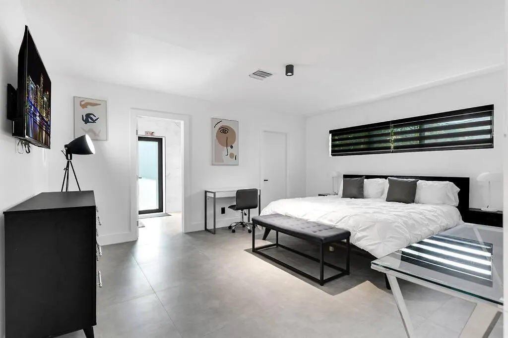 Heated Pool Modern 5 Bedrooms House 10 Minutes To The Ocean