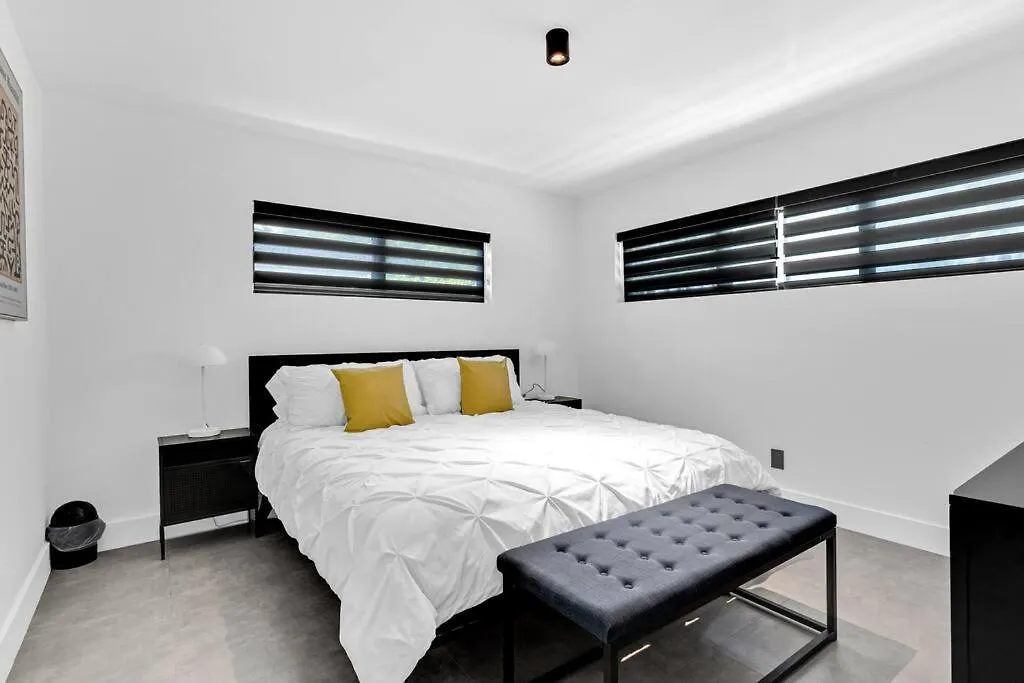 Heated Pool Modern 5 Bedrooms House 10 Minutes To The Ocean